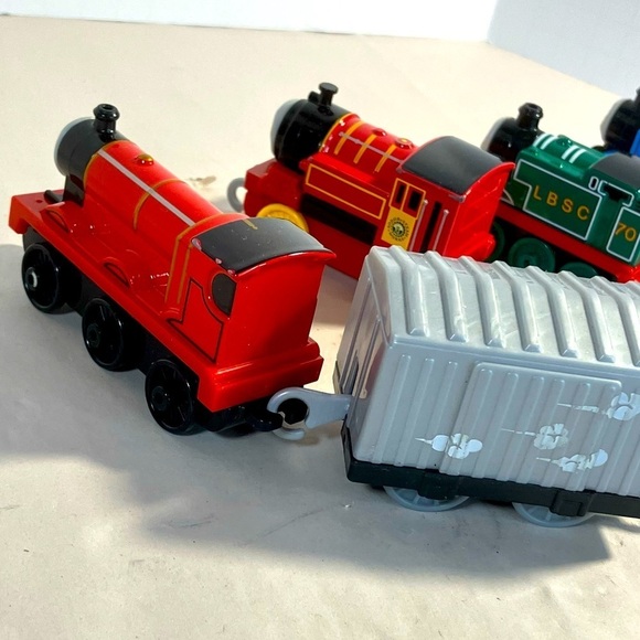Four Thomas Engines and a Box Car - Picture 8 of 10